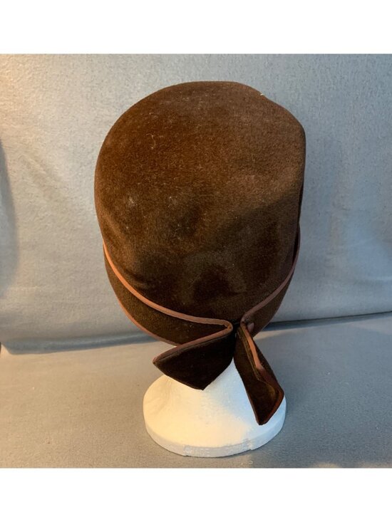 Ladies Brown Hat with 4 Satin Buttons and Trim Size Medium 22 Vintage main image 11